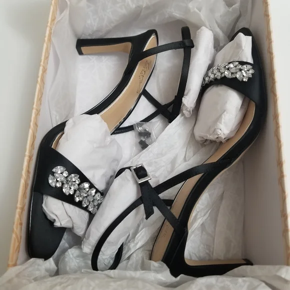 🆕️⬇️Jewel Badgley Mischka Patsy Strappy Crystal Embellished Heel - Picture 15 of 16